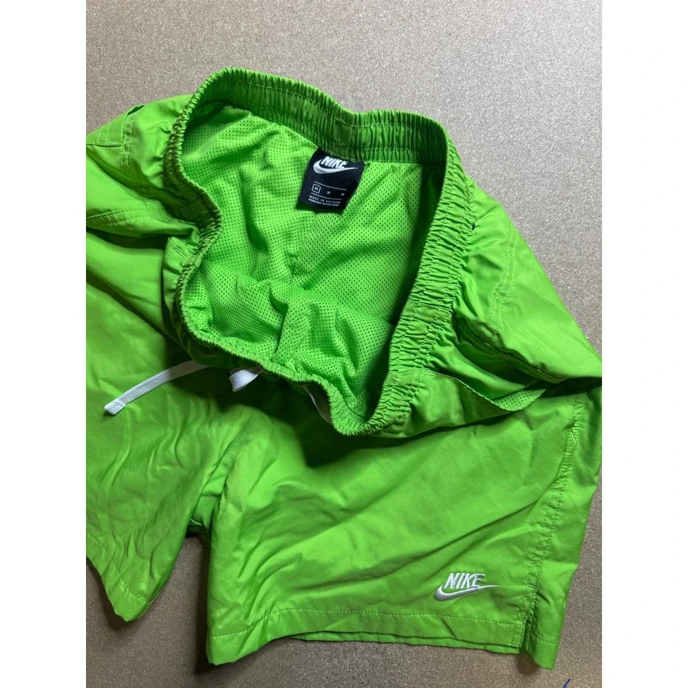 Nike Mens Swim Trunks Shorts Green White Logo Elastic‎ Waist Lined Casual